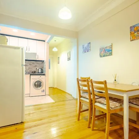 Centrally Located Flat With Balcony In Beyoglu Apartment *