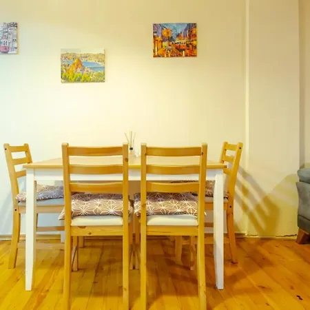 Apartment Centrally Located Flat With Balcony In Beyoglu *